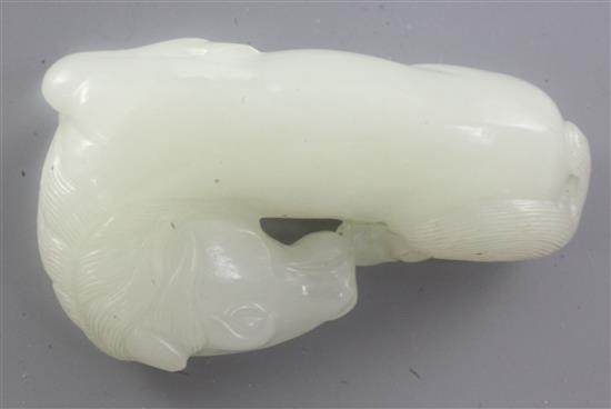 A Chinese white jade figure of a recumbent horse, 18th / 19th century, length 5.4cm